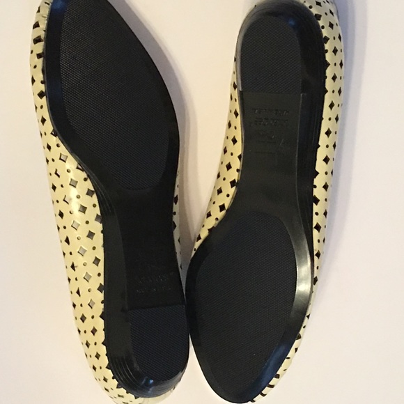 Yellow Leather Flats Slip On Almond Toe New Wide - Picture 8 of 16